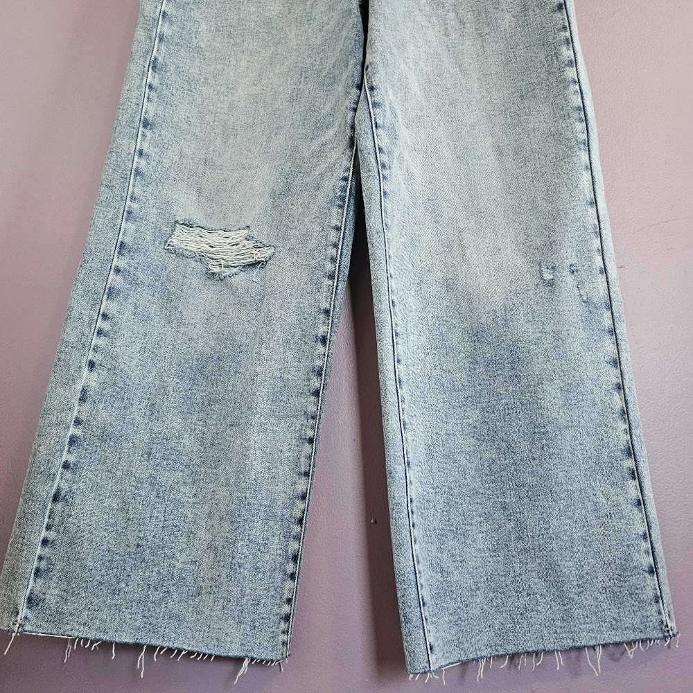 NEW Aqua High Rise Wide Leg Distressed Cropped Raw Hem Medium Wash Jeans